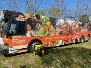 Mobile food bus